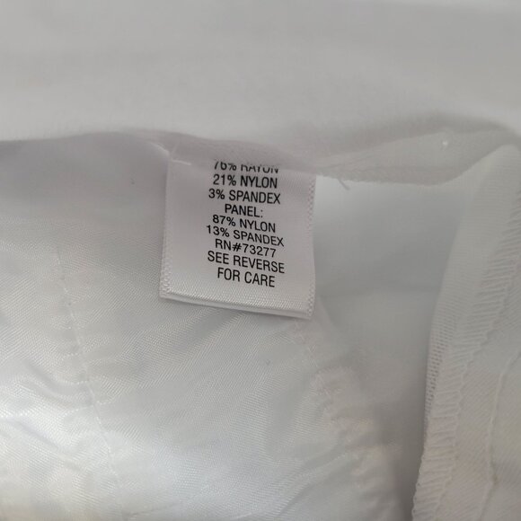 Croft & Barrow Women's Size 2 Pants Tummy Control Capri White - Picture 7 of 7